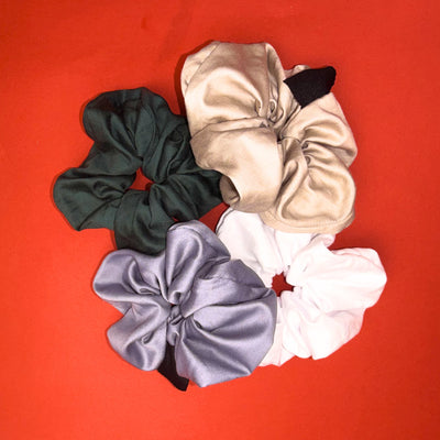 ručně šité bavlněné scrunchies Hecatoo v dílně